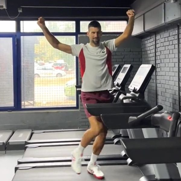 Ο Νόβακ Τζόκοβιτς που χορεύει συρτάκι στον διάδρομο γυμναστικής είναι ό,τι καλύτερο (video)