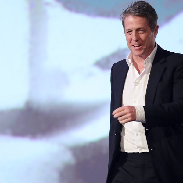 Ο νέος, ᾽θεϊκός᾽ ρόλος του Hugh Grant στο Netflix