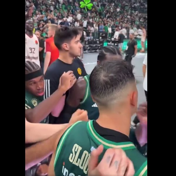 Ο Γκέμπριελ μας έδωσε το blooper της χρονιάς-Πήγε να κάνει "ζντο" με τους πρώην συμπαίκτες του