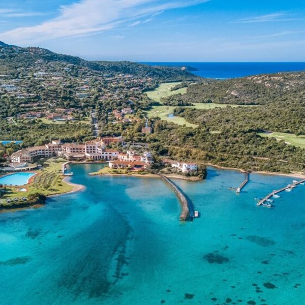 Διακοπές σαν του James Bond στη Σαρδηνία