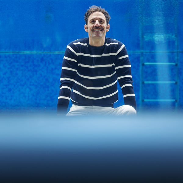 Ο Αντώνης Τσαπατάκης βρήκε τα must have items της άνοιξης