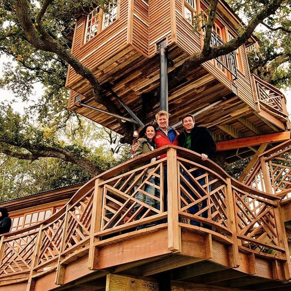 Μέσα στο δεντρόσπιτο 344.000 ευρώ ενός δισεκατομμυριούχου