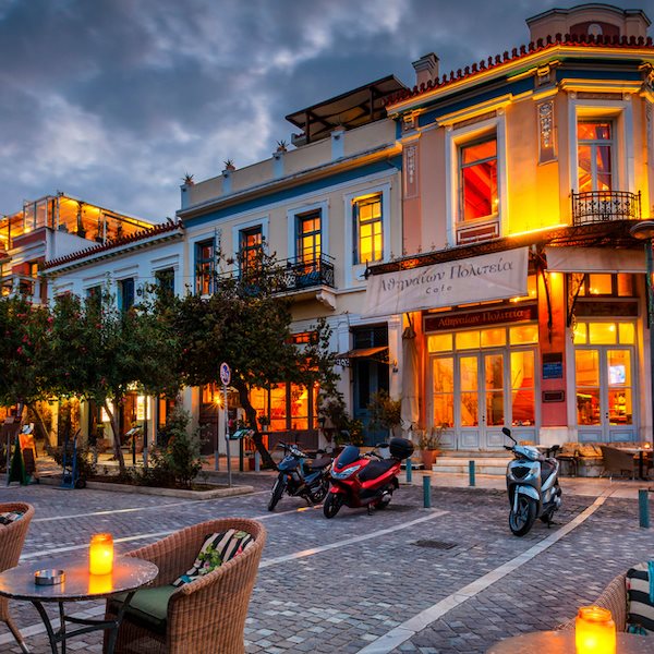 Χαλάρωση των μέτρων για τον κορονοϊό εισηγούνται οι ειδικοί