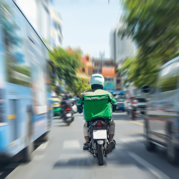 Πόσα χρήματα πληρώνει η εστίαση στις πλατφόρμες delivery