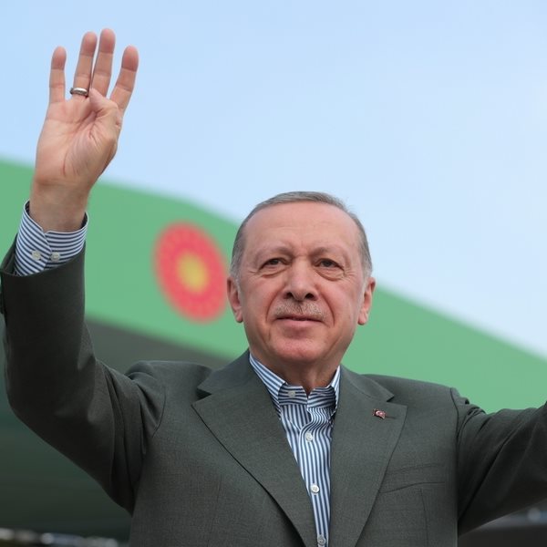 O Erdogan μόλις χαστούκισε ένα παιδί επειδή δεν του φίλησε το χέρι