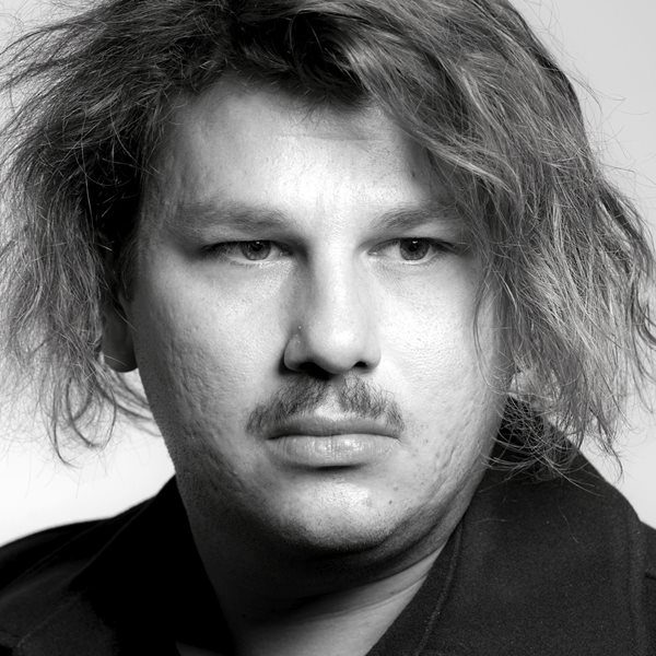 Business class μαθήματα ζωής από τον Τζον Καγιούλη