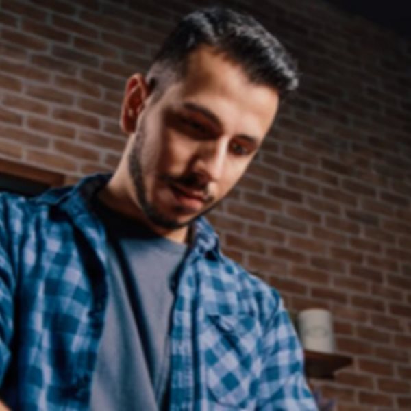 Νεαρός ζαχαροπλάστης από την Αριδαία γίνεται viral παγκοσμίως για τις συνταγές του