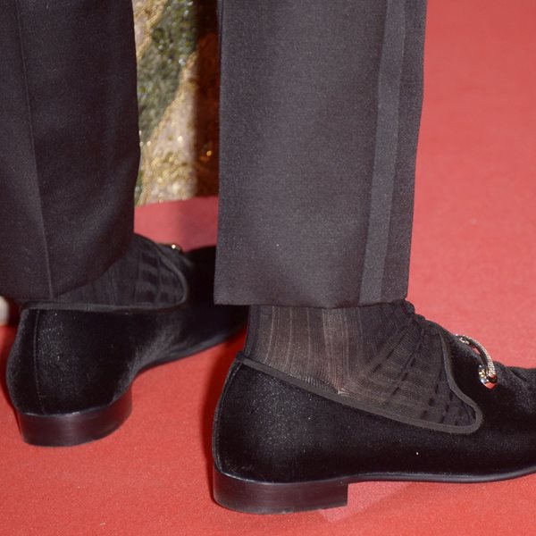 Τα μαύρα slip-ons που θα τιμήσεις στις γιορτές