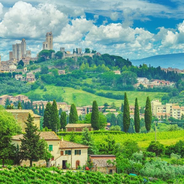 Ένα ολόκληρο χωριό στην Τοσκάνη πωλείται, προφανώς και ενδιαφερόμαστε