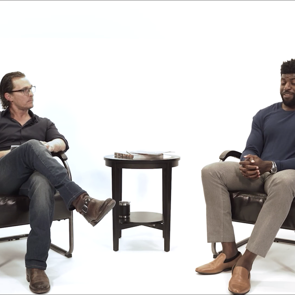 Ο Matthew McConaughey σε "Άβολες Συζητήσεις Με Έναν Μαύρο Άντρα"