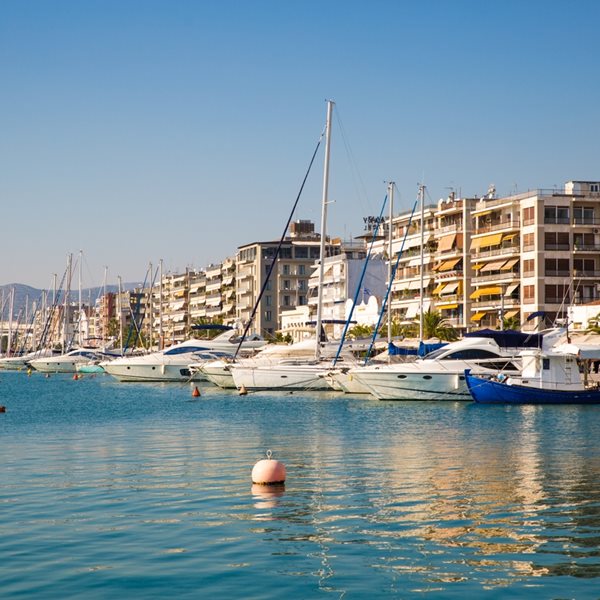 Στα θρυλικά τσιπουράδικα του Βόλου