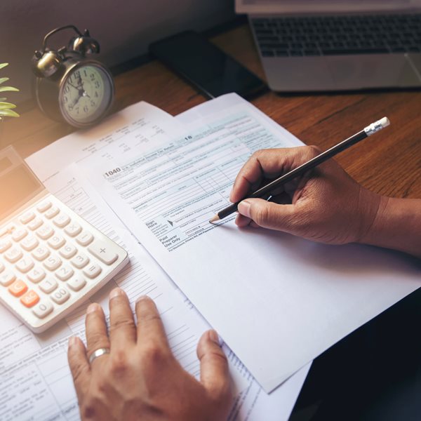 Οι αλλαγές στις φορολογικές δηλώσεις και τα τέλη κυκλοφορίας