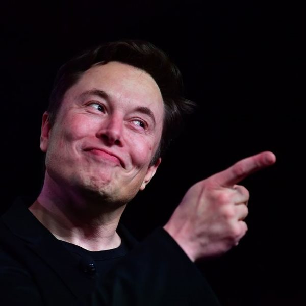 Η Tesla εκτινάσσει την περιουσία του Elon Musk στα 100 δισ.