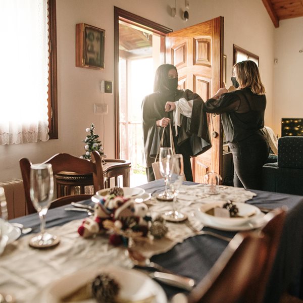 Τα νέα μέτρα που ισχύουν στο εξής ενόψει Χριστουγέννων
