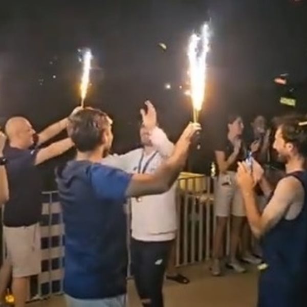 Αποθέωση και ενθουσιασμός για τον Θοδωρή Τσελίδη στο Ολυμπιακό χωριό