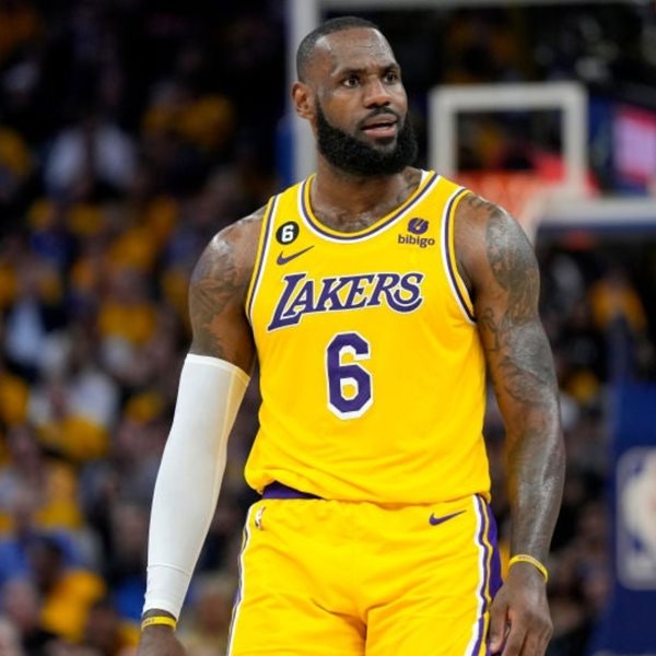 Ένας σκύλος στο Λος Άντζελες είναι πιο διάσημος από τον Lebron James