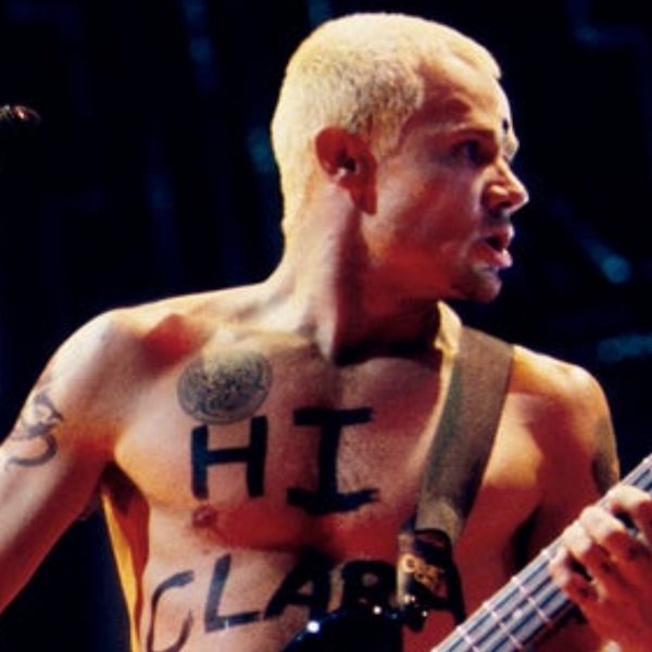 Πώς ο Flea των Red Hot Chili Peppers απέκτησε το παρατσούκλι του