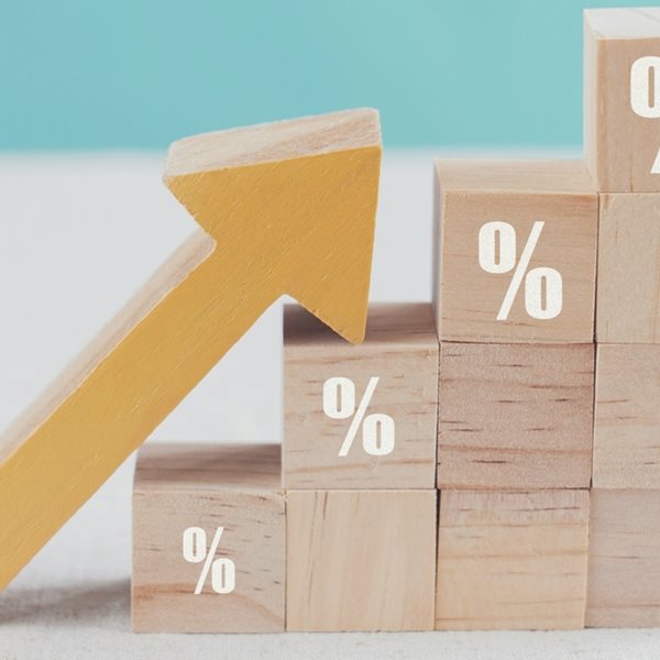 Η 'τρελή' κούρσα του πληθωρισμού στην Ελλάδα