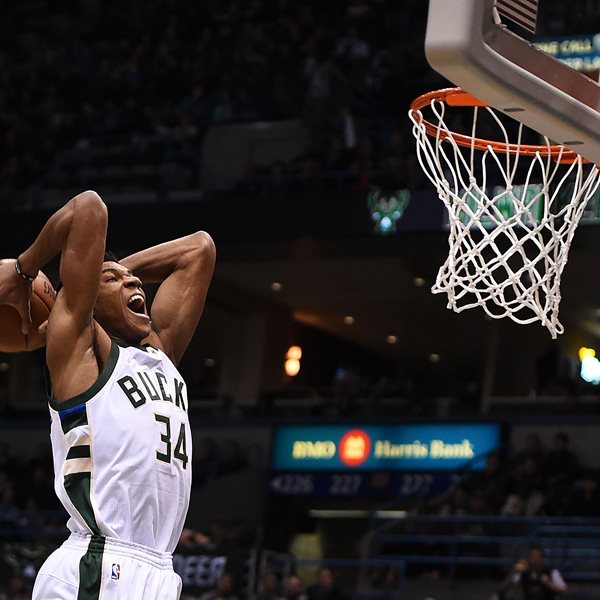 Ο Γιάννης Αντετοκούνμπο διαδηλώνει και ζητά αλλαγή