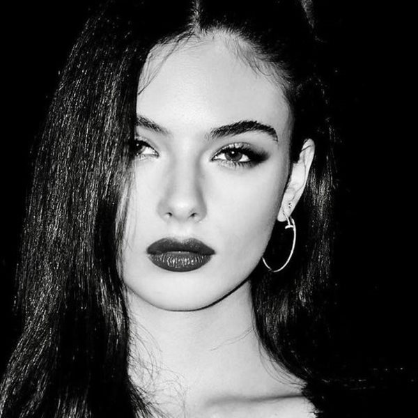 Η Deva Cassel βαδίζει στα χνάρια της Monica Bellucci