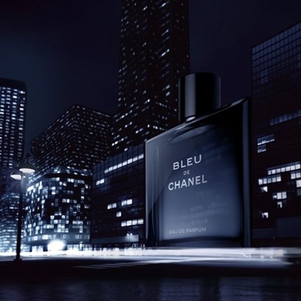 Bleu de Chanel, το αντρικό άρωμα που 'ακτινοβολεί' ελευθερία