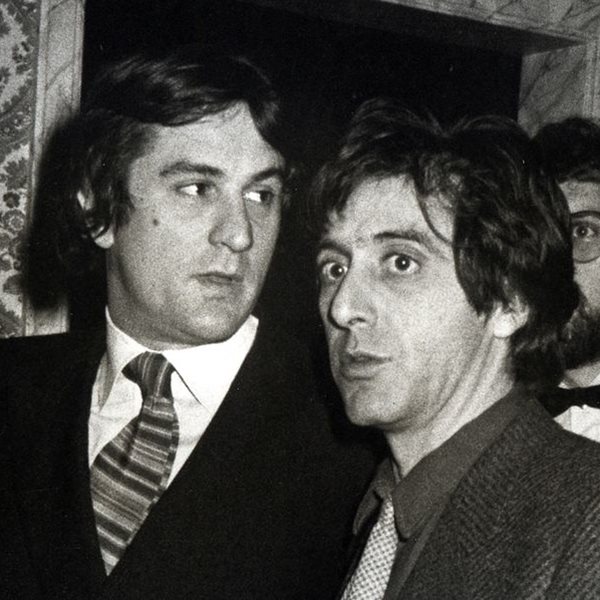 Στο debate του Twitter για το αν ο Al Pacino ή ο Robert De Niro είναι πιο σέξι, το ζουμί είναι αλλού