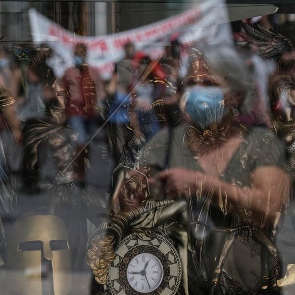 Τι σημαίνει η αύξηση του κατώτατου μισθού στα 703 ευρώ