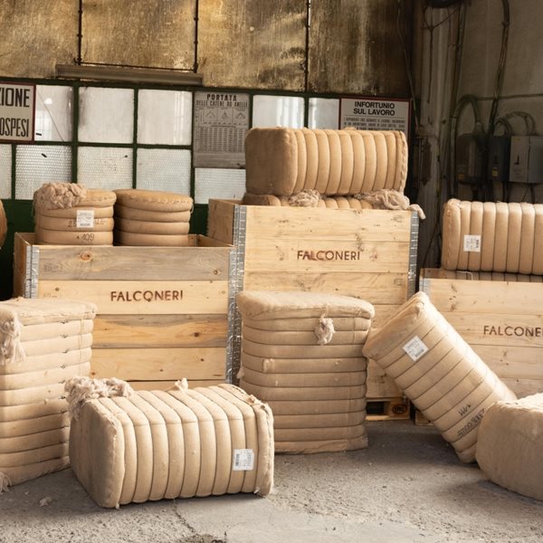 Το μεθυστικό ταξίδι του κασμίρ στο σόου της Falconeri