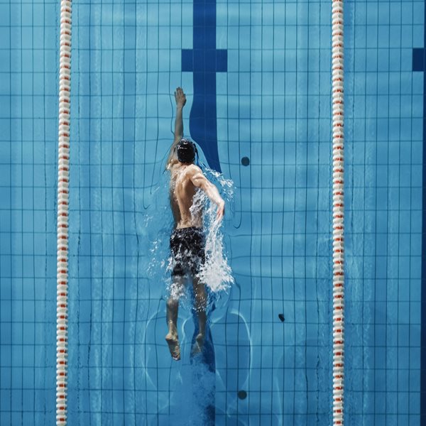 Κολύμβηση vs τρέξιμο, τι να προτιμήσεις για πιο άμεσα αποτελέσματα