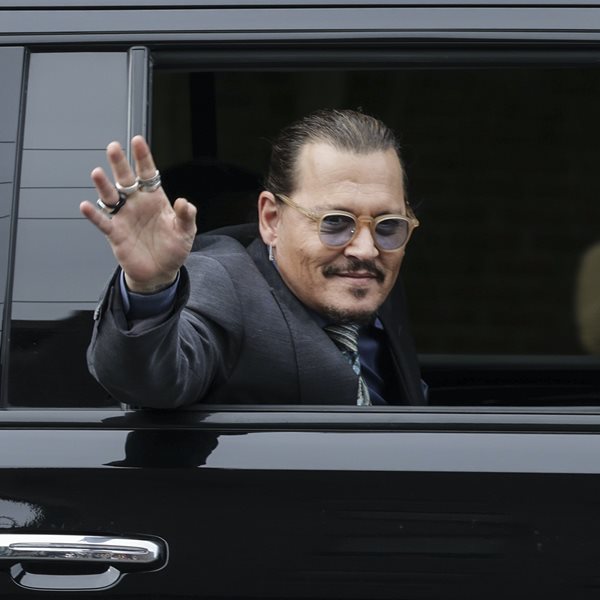 Σε άλλα νέα, o Johnny Depp κυκλοφόρησε τραγούδι