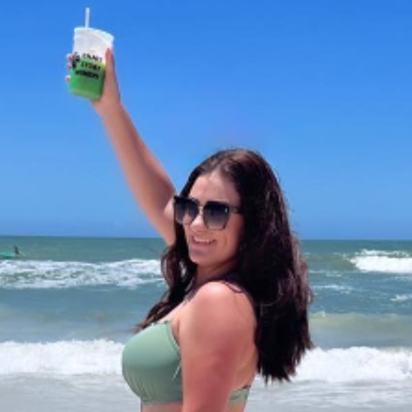 Η Veronica Correia ξεκίνησε καριέρα στο μόντελινγκ επειδή πέταξε το σουτιέν της στον Drake