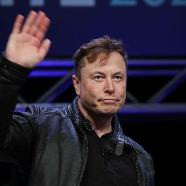 O Elon Musk μόλις έγινε κατά 6 δισ. δολάρια πλουσιότερος