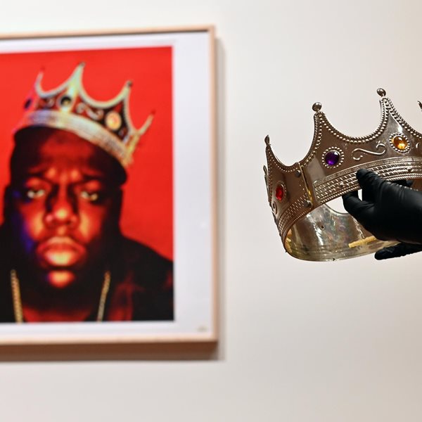 Το στέμμα του Notorious B.I.G πουλήθηκε στην ιστορική hip-hop δημοπρασία του Sotheby's
