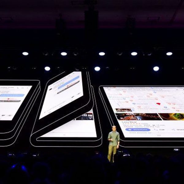 Η Samsung παρουσίασε το πρώτο πτυσσόμενο smartphone της