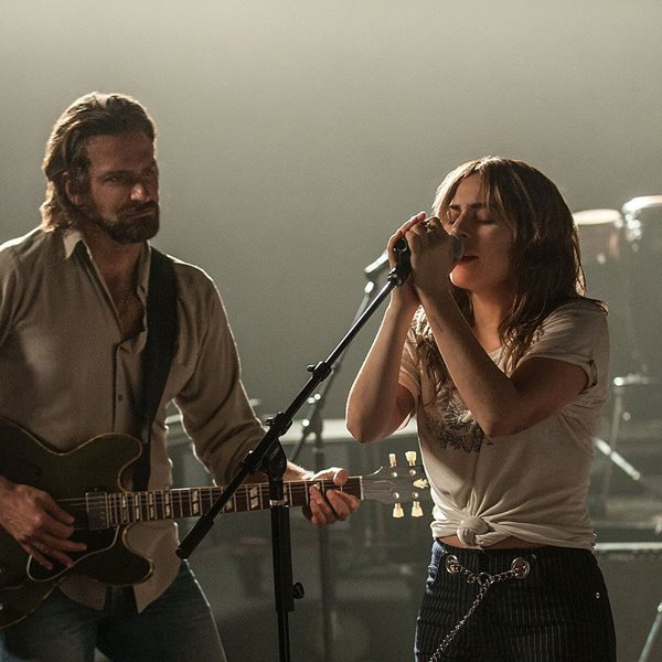 Ο Bradley Cooper μπορεί και να τραγουδήσει στο trailer του A Star is Born