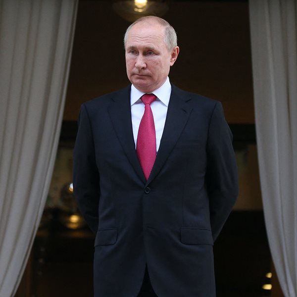 Πώς ο Vladimir Putin βοηθάει τους Ρώσους δισεκατομμυριούχους