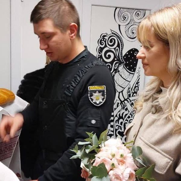 4.000 ουκρανικοί γάμοι αψηφούν τον πόλεμο