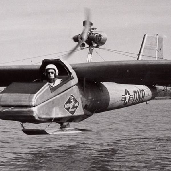 Ένα αεροπλάνο της Goodyear ήθελε φούσκωμα για να πετάξει