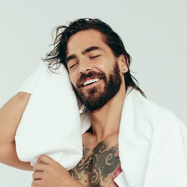 Το πανέξυπνο σεσουάρ που θα αλλάξει τον τρόπο που στεγνώνεις και χτενίζεις τα μαλλιά σου