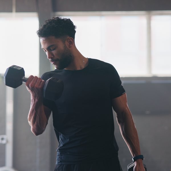 Ποιες ασκήσεις στο γυμναστήριο δεν σε βοηθάνε να χτίσεις μυς