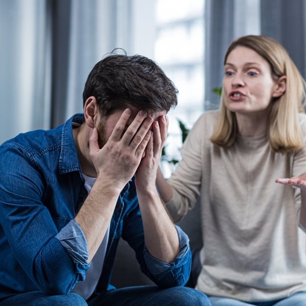 10 σημάδια ότι η σύντροφός σου δεν σε σέβεται πια