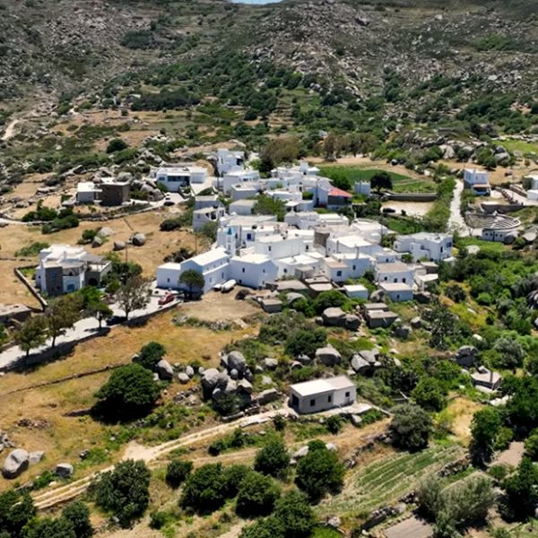 Βώλαξ, ένα σεληνιακό τοπίο στις Κυκλάδες