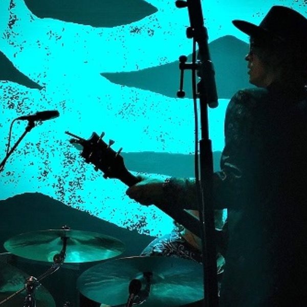 O Mike Scott έχει κάτι να μας πει πριν από την εμφάνιση των Waterboys στο Ηρώδειο