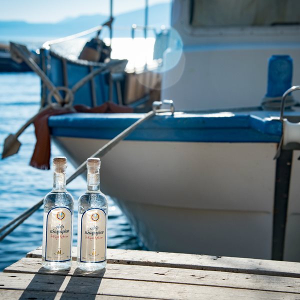 Πώς είναι να πίνεις το εθνικό μας ποτό στο μέρος που γεννήθηκε