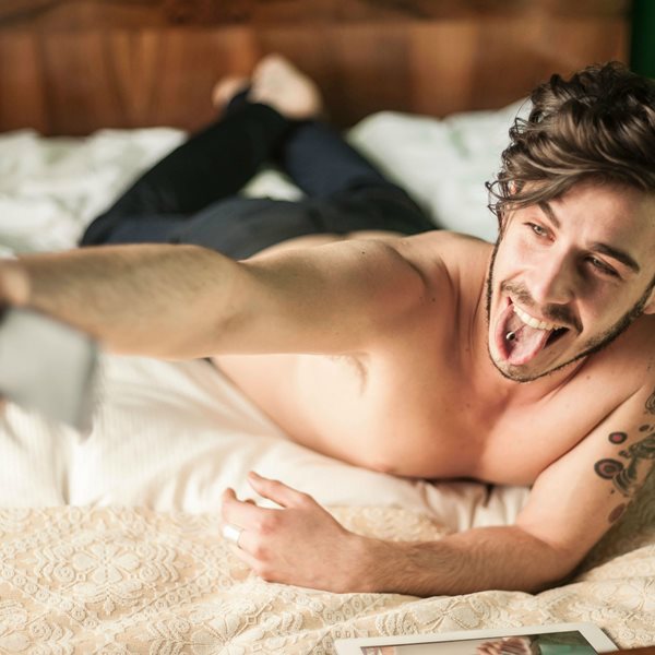 Οι selfies προκαλούν ναρκισσισμό υποστηρίζει νέα έρευνα