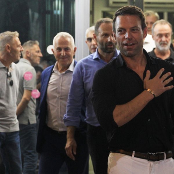 O Στέφανος Κασσελάκης (ξανα)τρεντάρει στο Twitter