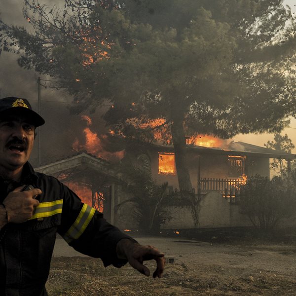 Τι γράφει ο ξένος τύπος για τις πυρκαγιές στην Αττική
