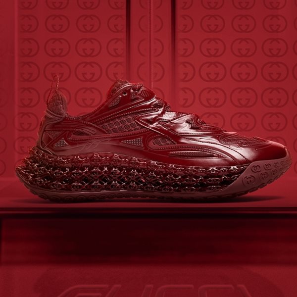 Το κατακόκκινο Cub3d sneaker της Gucci είναι το πιο εντυπωσιακό sneaker που είδαμε τελευταία