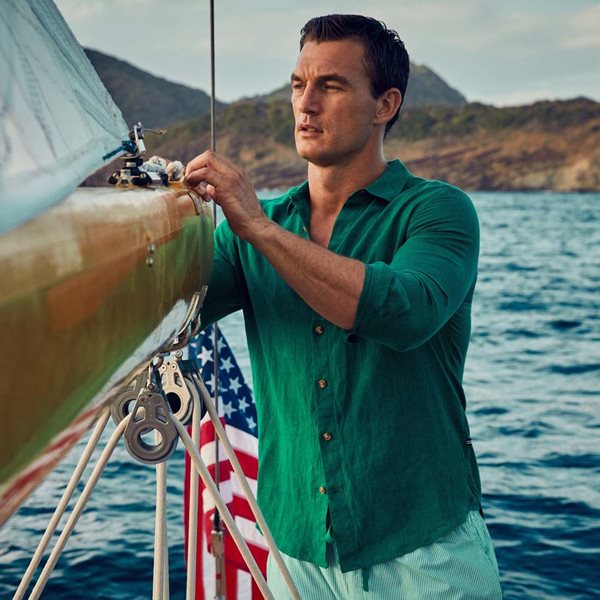 #SeasonFavorites| Βρήκαμε το διαχρονικό πουκάμισο που θα φοράς όλο το καλοκαίρι