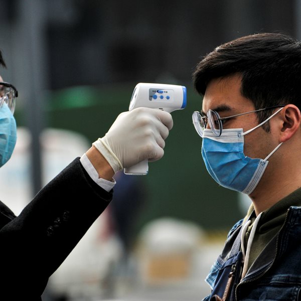 Νέα έρευνα ανατρέπει τα δεδομένα για τη μετάδοση του κορονοϊού